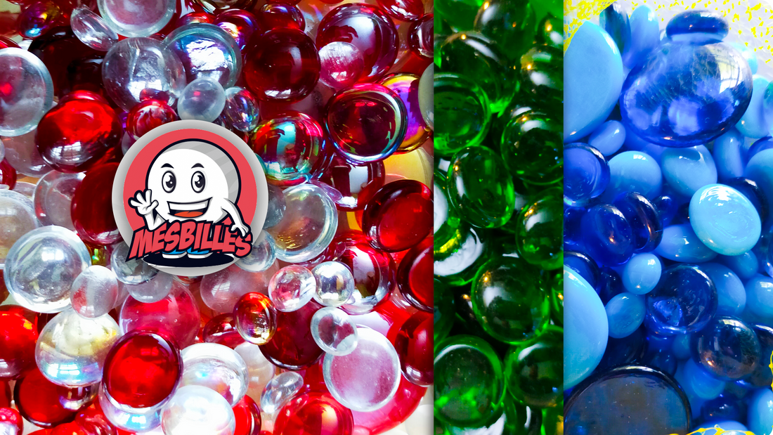 Foto de pedidos de canicas planas de varios colores, en forma de gotas, estrellas o discos.