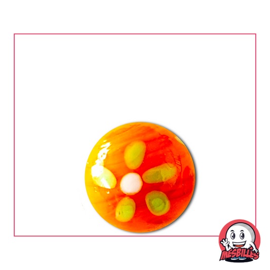 La Canica Pâquerette Naranja 16 mm es una canica artística, de fabricación artesanal.