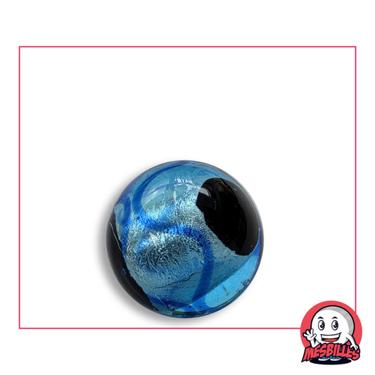Bille Art Machu Picchu Bleu 22 mm en verre bleu clair à feuille argentée plissée et ruban bleu vif en boucle, un large bout noir opaque, vue de dessus, 22 mm de diamètre