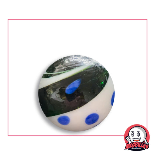 Bille Big-Bang Blanc et Vert 25 mm Collector en verre vert foncé et blanc à pois bleus, vue de dessus, 25 mm de diamètre