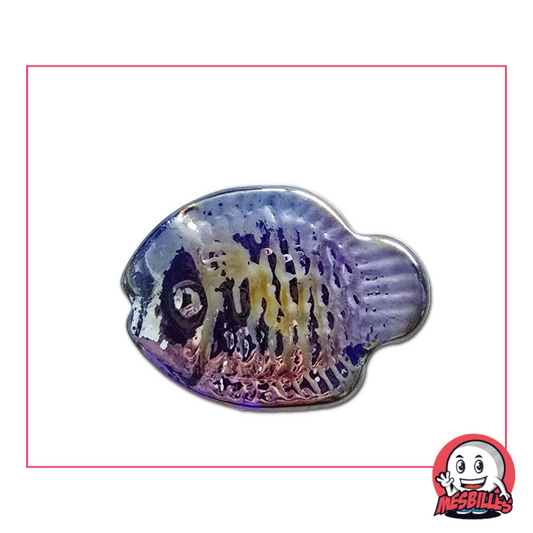 MisCanicas le ofrece esta Canica de cristal translúcido de color azul noche: la Canica Pez Koi.