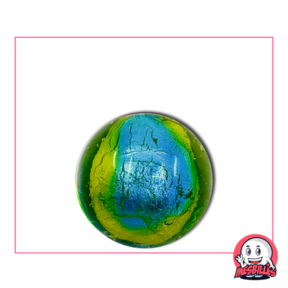 Canica grande de cristal de 22 mm con un efecto visual único, que combina azules profundos y verdes esmeralda que recuerdan a un planeta místico.