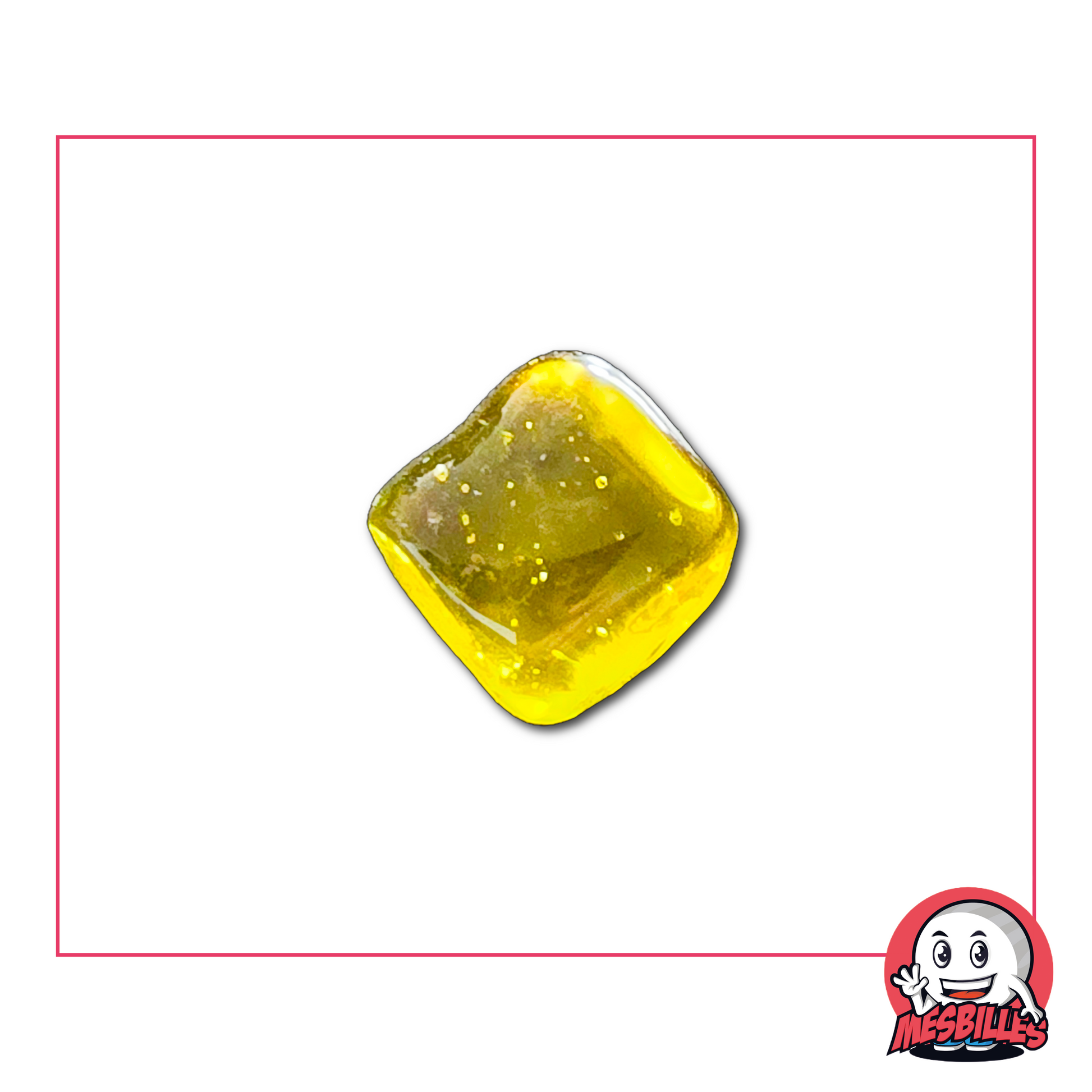 Foto de una canica plana con forma de cuadrado, amarilla translúcida, 2 cm, vendida por unidad en la tienda MisCanicas.
