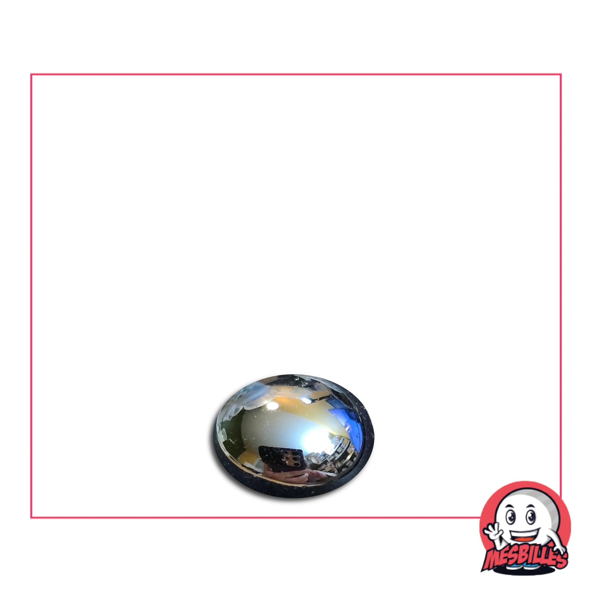 Petit Galet en verre Opaque et Brillant de Couleur Noir, Collection Bille Glossy : un Scintillement Nocturne.