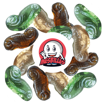 Conjunto de tres canicas Hippocampe en vidrio: ámbar, melocotón y verde, con formas detalladas que representan caballitos de mar estilizados, ideales para dar un toque marino a las creaciones artísticas.