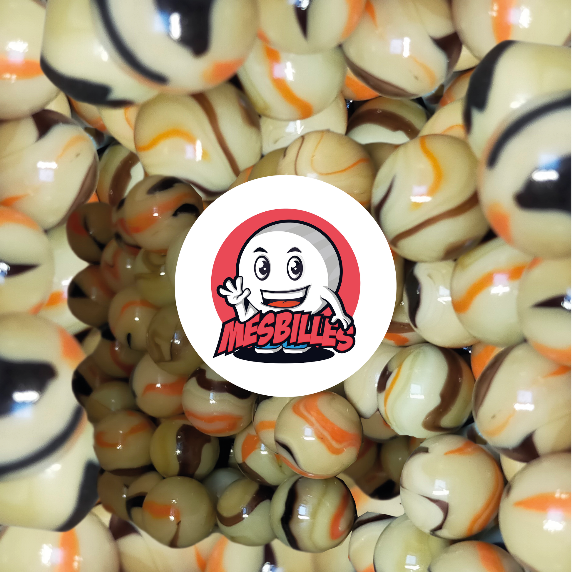 Lleve la sabana a su juego con nuestra canica Jirafa Española de 25 mm. Sus rayas beige, marrón y naranja le dan un toque exótico a tu colección. Una canica que te hará rugir de placer