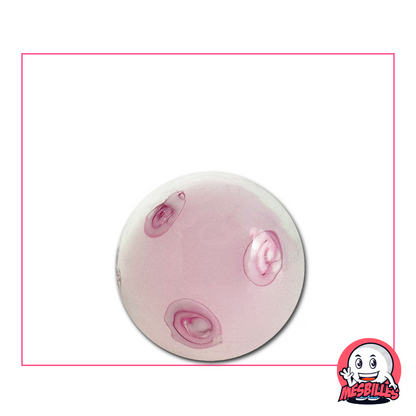 Canica artesanal de 22 mm con fondo rosa suave decorada con motivos florales que recuerdan los delicados pétalos de los cerezos en flor.