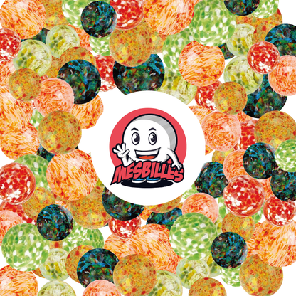 Canicas Flyer Verdes de 25 mm y canicas multicolores que rodean al mascota MisCanicas, canicas de vidrio translúcido con manchas multicolores