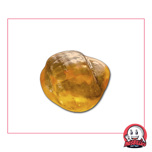 Foto de una canica Neptunea con forma de concha, de cristal color melocotón translúcido, vendida por unidad en MesBilles.