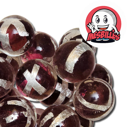 Avec sa cage Argentée Capturant la Beauté de son Violet, la Bille d'Art Cage Argent Violet est une sorte de Chevalier Violet dans une Armure Argentée : une bille chevaleresque.