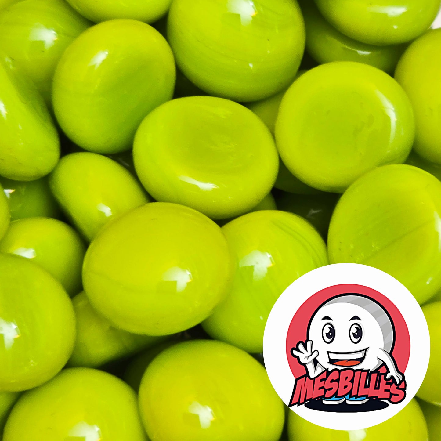 Cette bille est également nommée Bille Galet en Verre, elle est utilisée pour Jouer, Décorer ou Collectionner. Pour les Collectionneurs qui Aiment Jouer sur les Formes : la Bille Plate Vert-Jaune